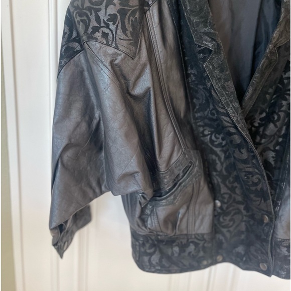 Winlit Women's Vintage Retro 80s 90s
Black Leather Jacket puffer, Size small - Picture 9 of 13